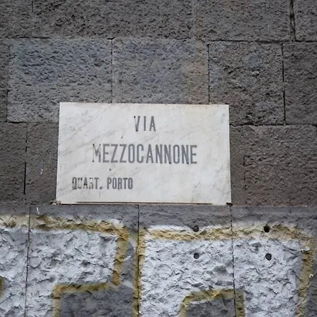 Mezzocannone-via Duomo Casina In Centro Storico